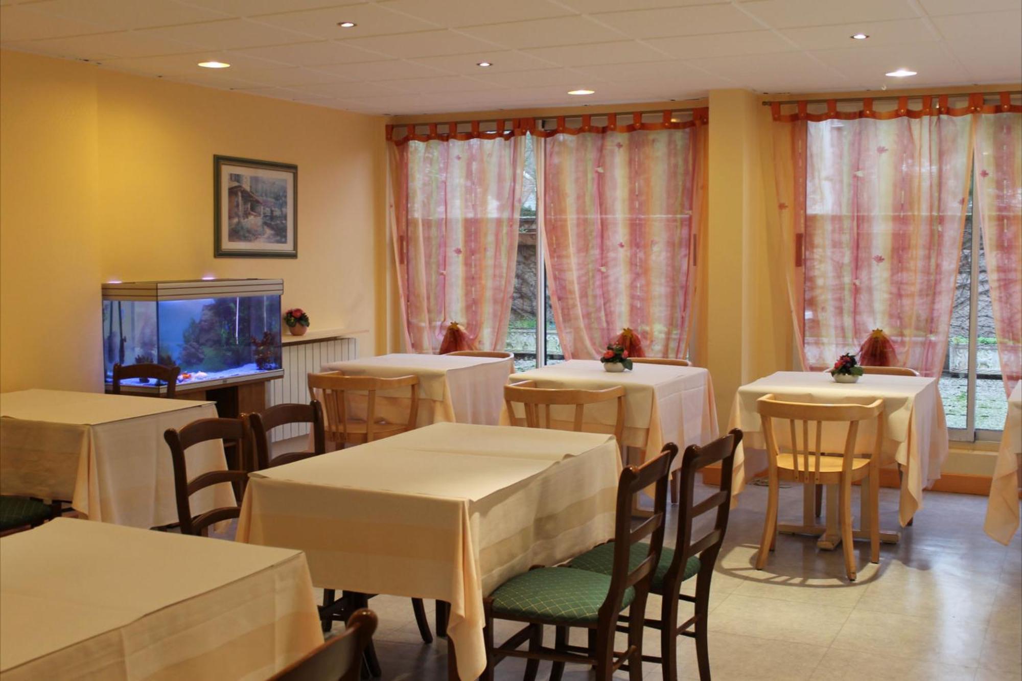 Hotel Le Village Gif-sur-Yvette Exterior foto