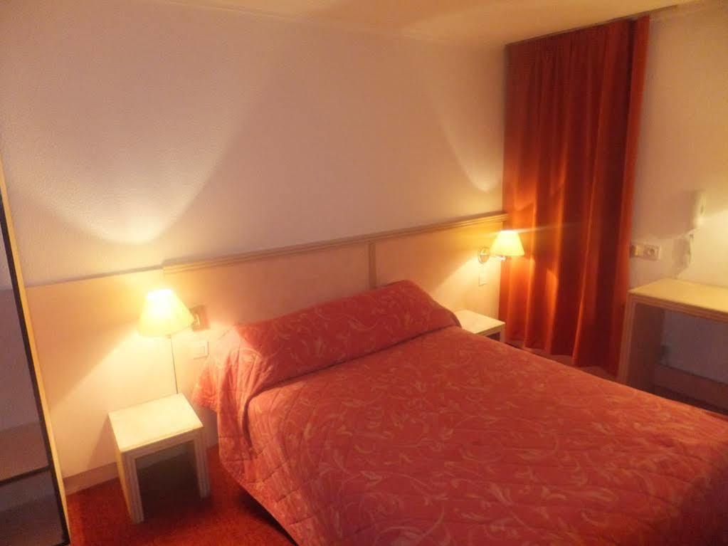 Hotel Le Village Gif-sur-Yvette Exterior foto